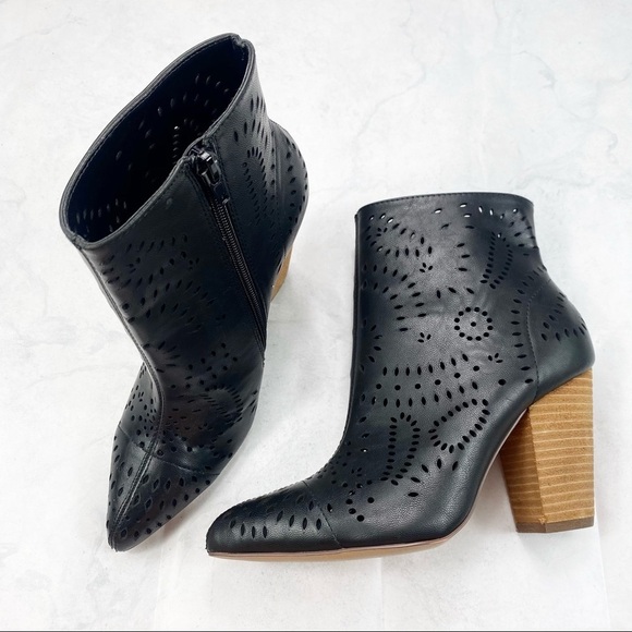 [Carlos Santana] Black Pointed Toe Ankle Bootie - Picture 1 of 5